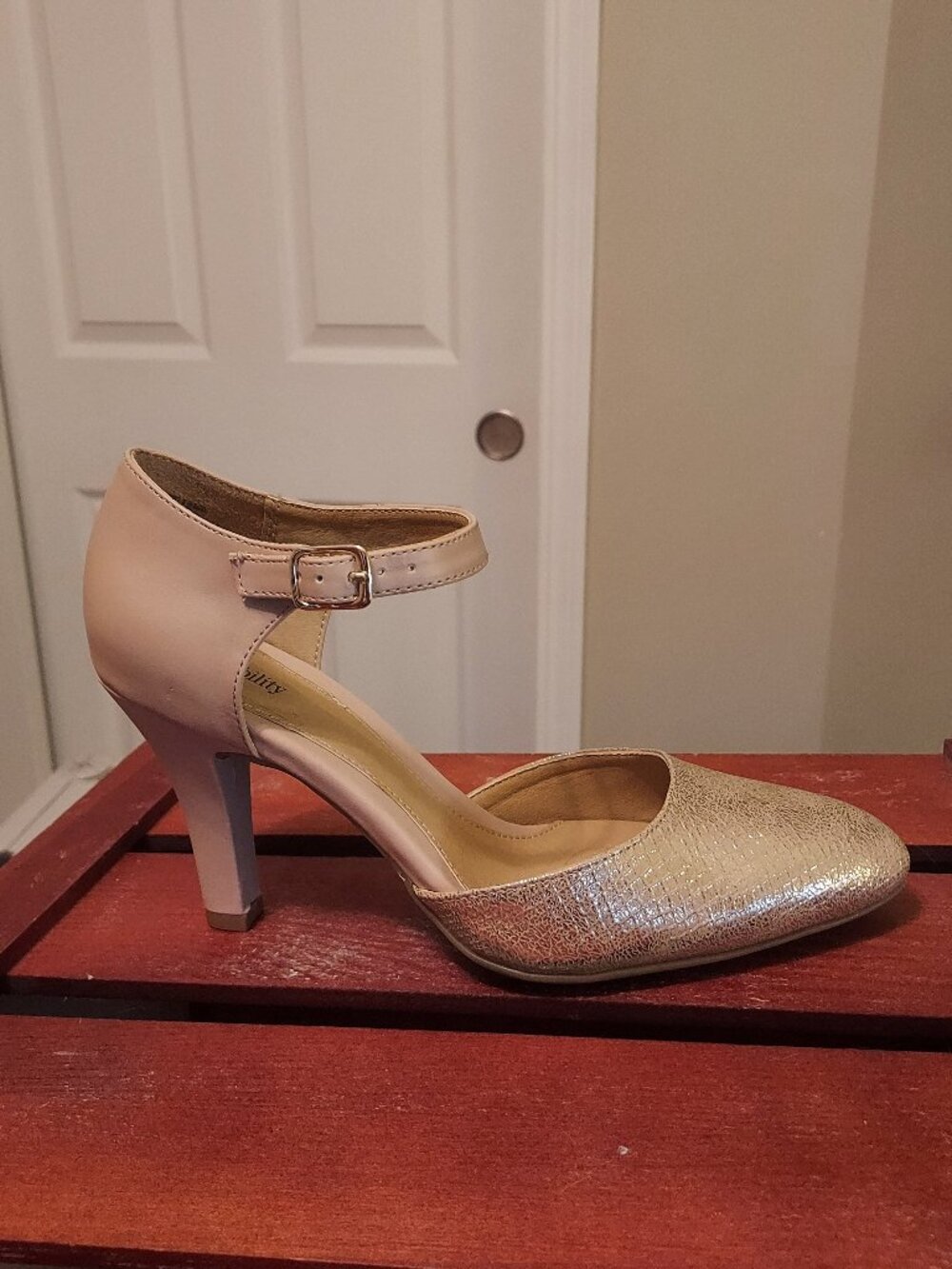 SoleSenseability- Strappy Heels- SSAVALEE- Size 8.5 - Blush color (gold)